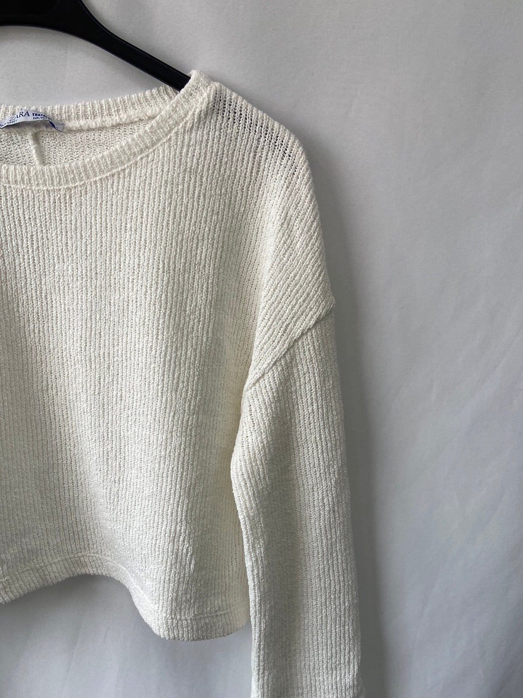 ZARA.Jersey crop blanco T.S