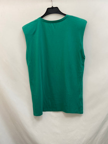 MASSIMO DUTTI.Camiseta verde hombreras T.M