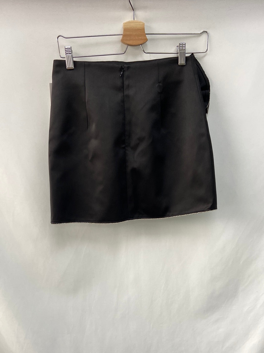 ZARA.Falda corta volante pedrería T.s