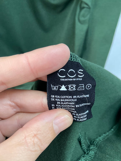 COS. Short green dress Ts