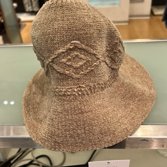 Chunchu. Gorro beige.