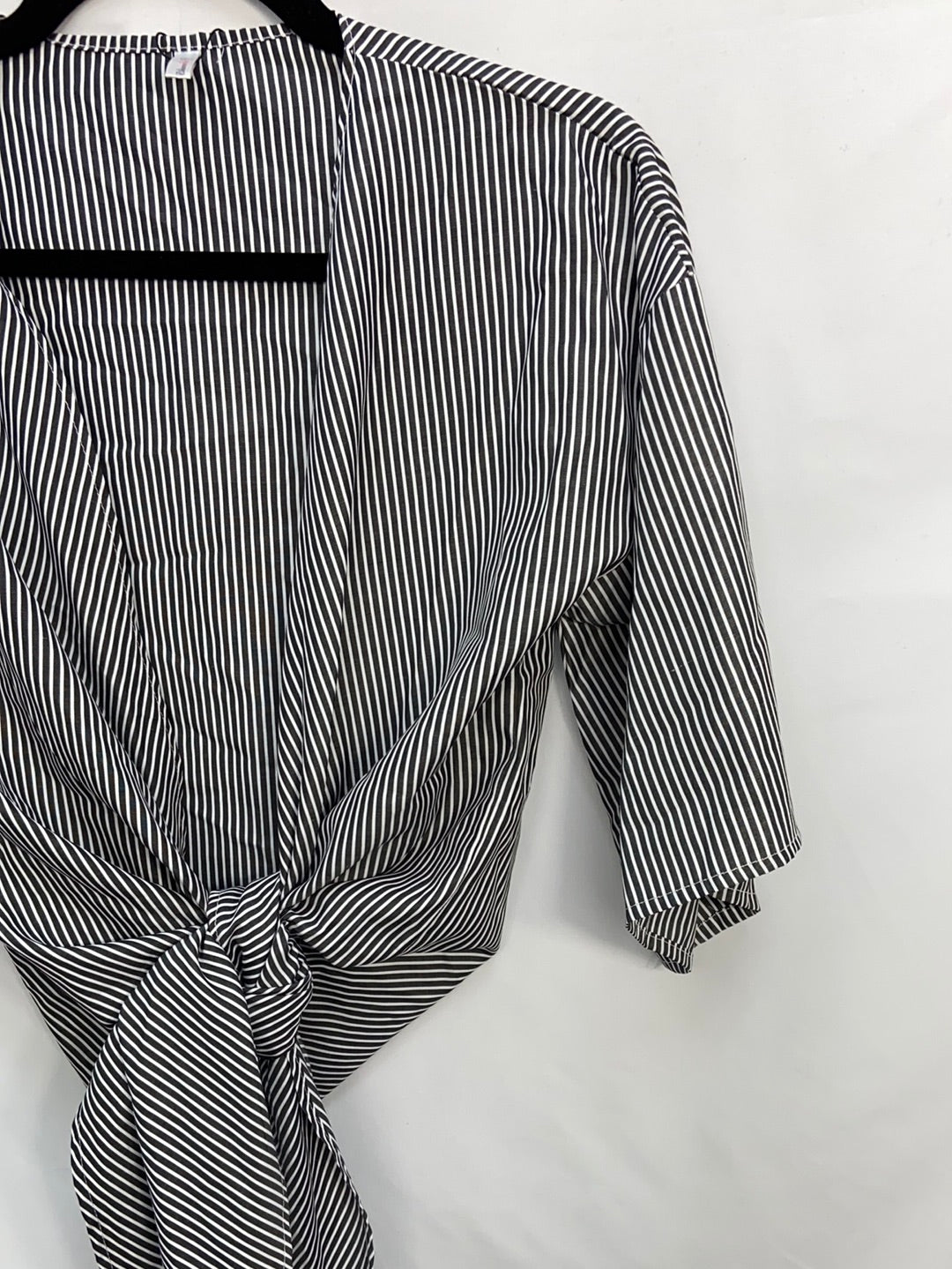 WANNA THIS. Striped knotted blouse Ts