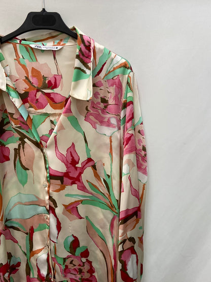 ZARA. Flowy printed blouse T.XXL