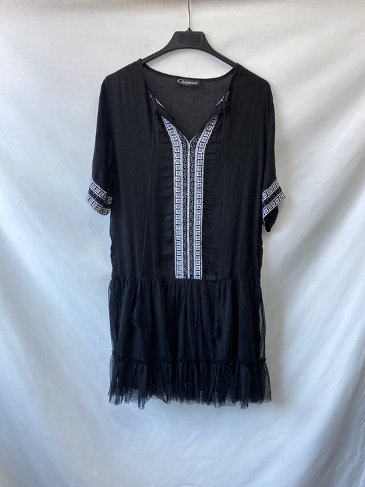 CHIKTONES.Vestido negro gasa volante T.M
