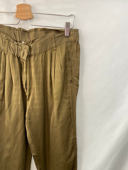 NATURA. Pantalón fluido slouchy verde T.l