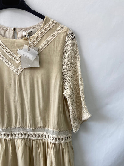 LENTJITA. Beige lace dress S.xs