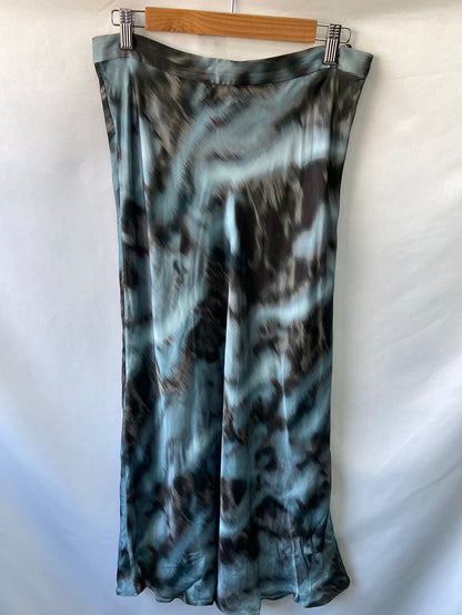 MASSIMO DUTTI. falda azul estampada satinada T.40