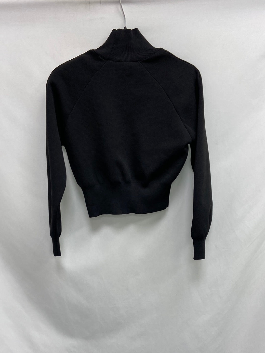 ZARA. Short black Ts sweater