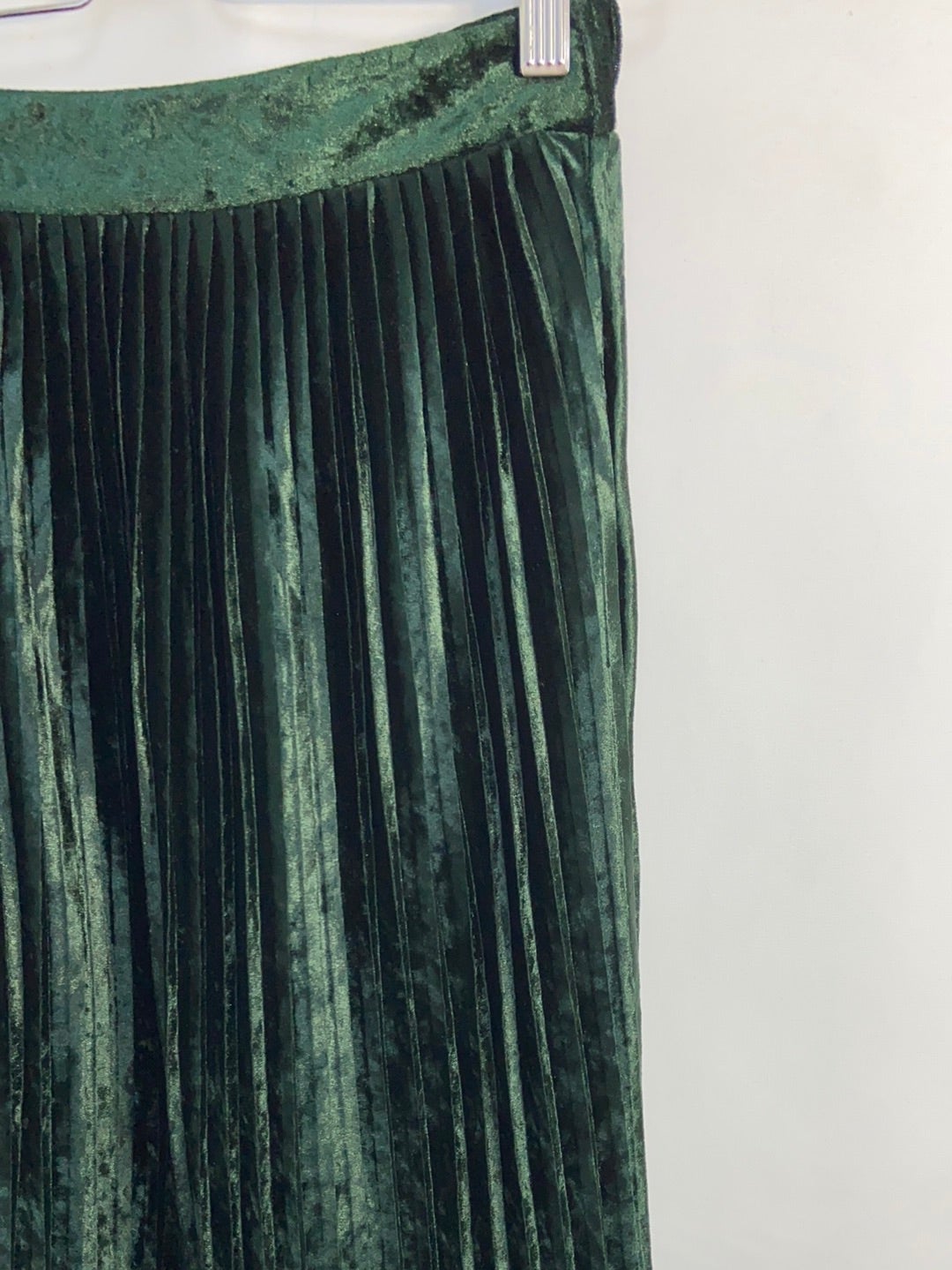 ZARA.Falda verde tablas terciopelo T.xs