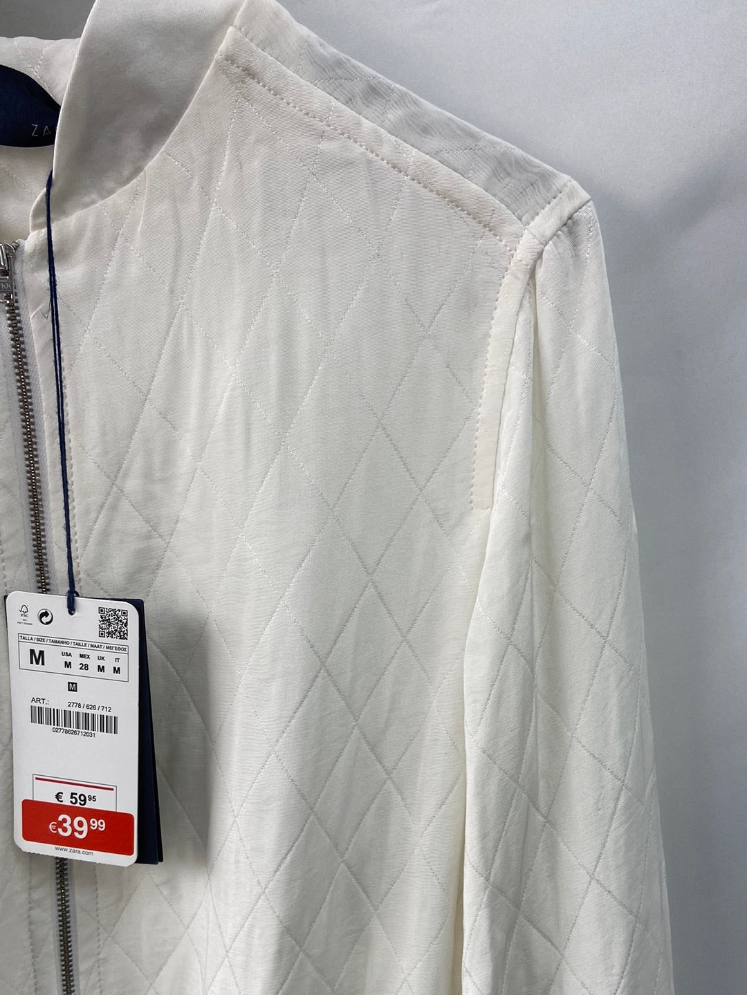 ZARA. Bomber blanca T.m