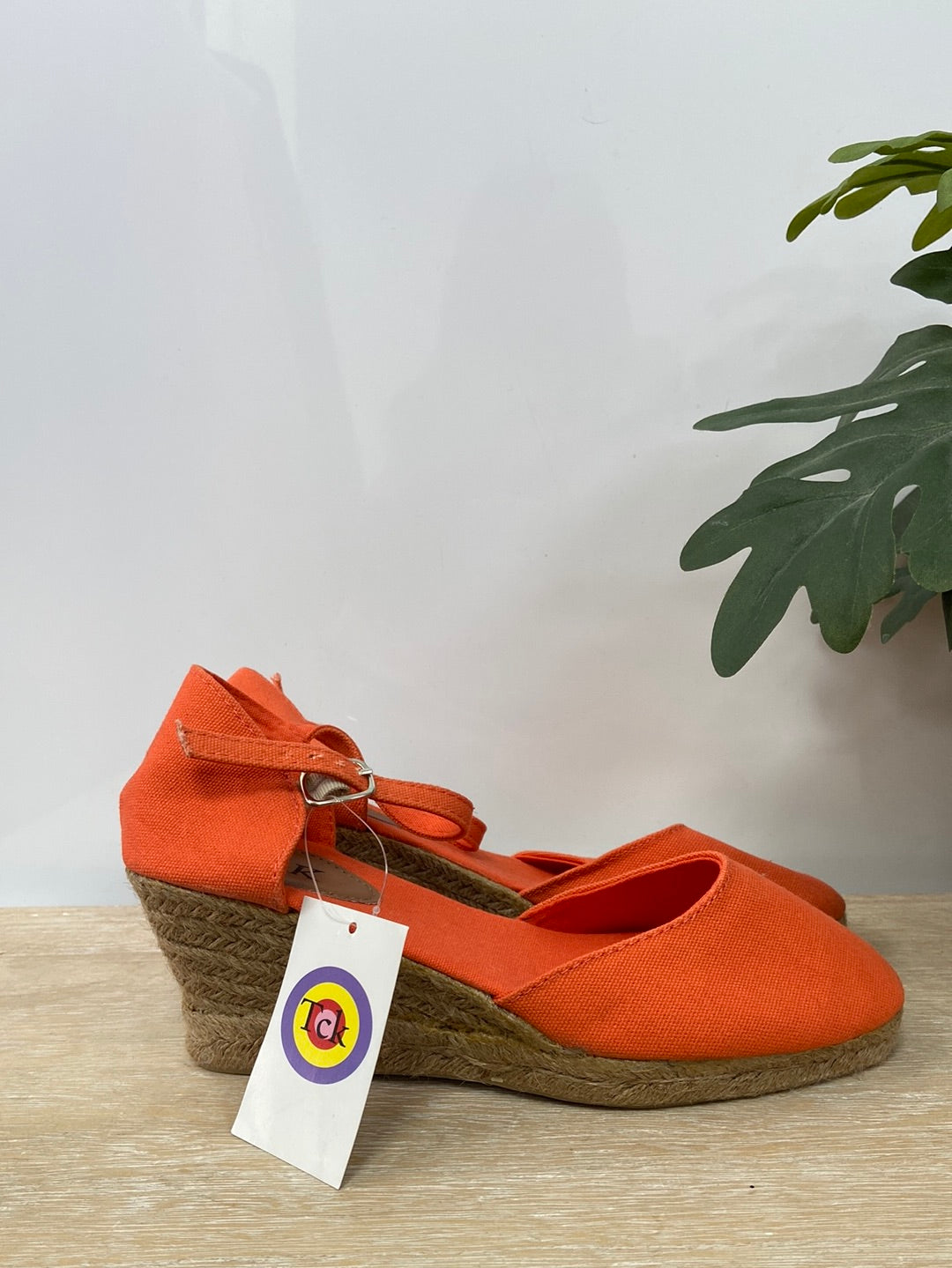 TCK.Alpargatas naranjas T.37