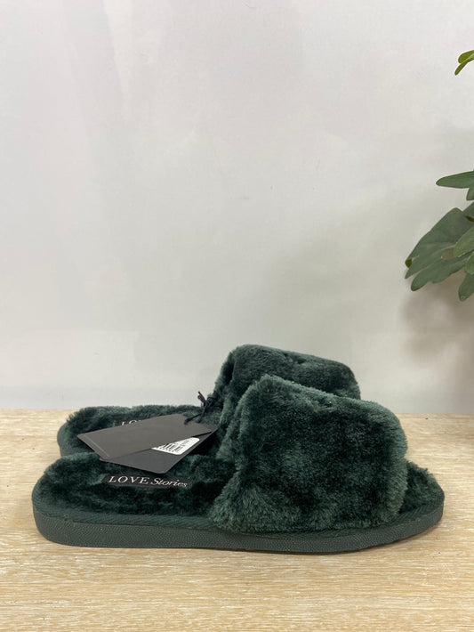 LOVE STORIES.Zapatillas pelito verdes T.37