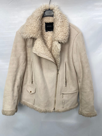 ZARA.Biker beige borrego T.XL (Tara)