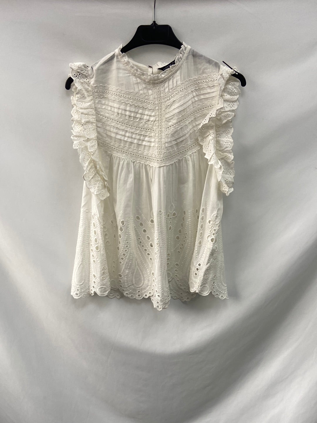 ZARA.Blusa blanca encaje troquelada T.s