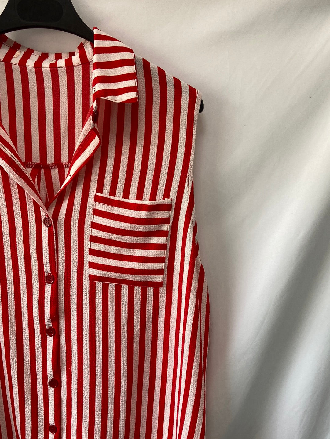 OTHERS. Red and white striped sleeveless blouse TS/M