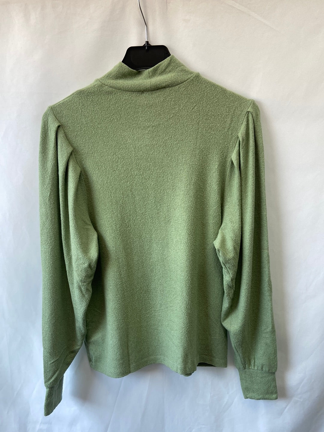 STRADIVARIUS.Pastel green ts soft sweater