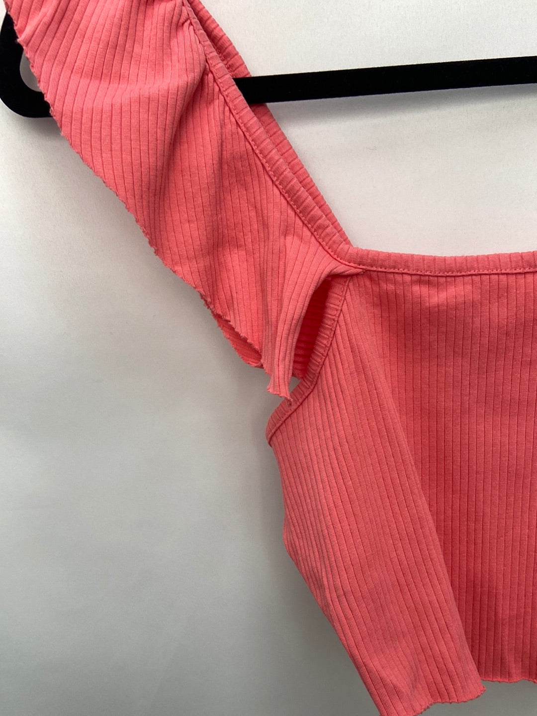 ZARA. Pink ruffled crop top with Ts
