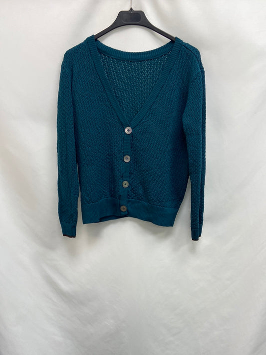 COUNTING CLOUDS. Tm buttoned green cardigan