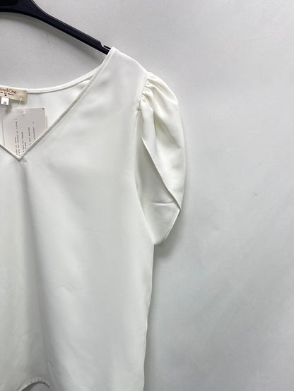 WHITE&amp;ONE. White short-sleeved blouse S.38 (Tara)