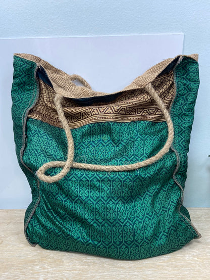 OTRAS.Bolso playero verde tela
