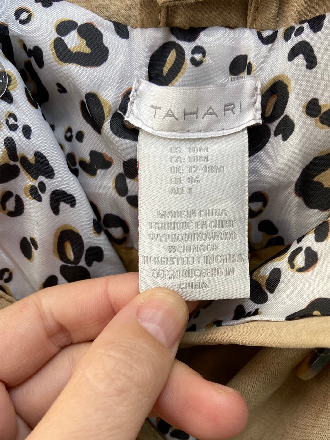 TAHARI.Abrigo beige 12-18 meses