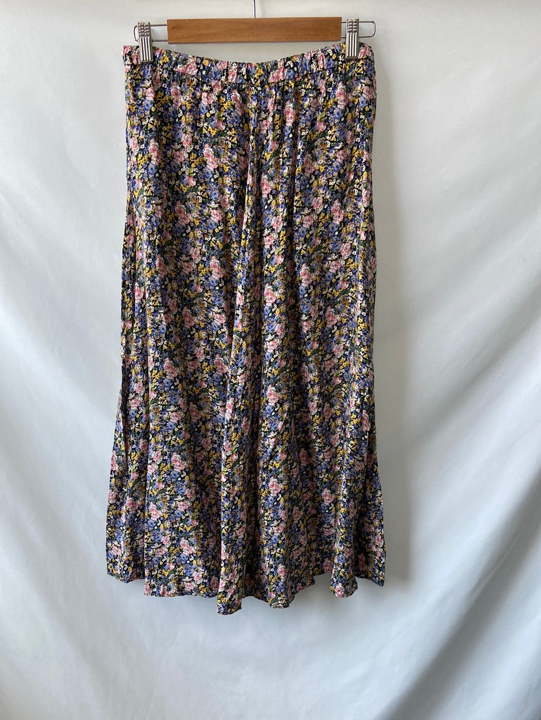 ZARA.Falda midi Flores T.S