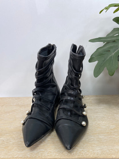 ZARA.Botines cuerdas perlas T.38