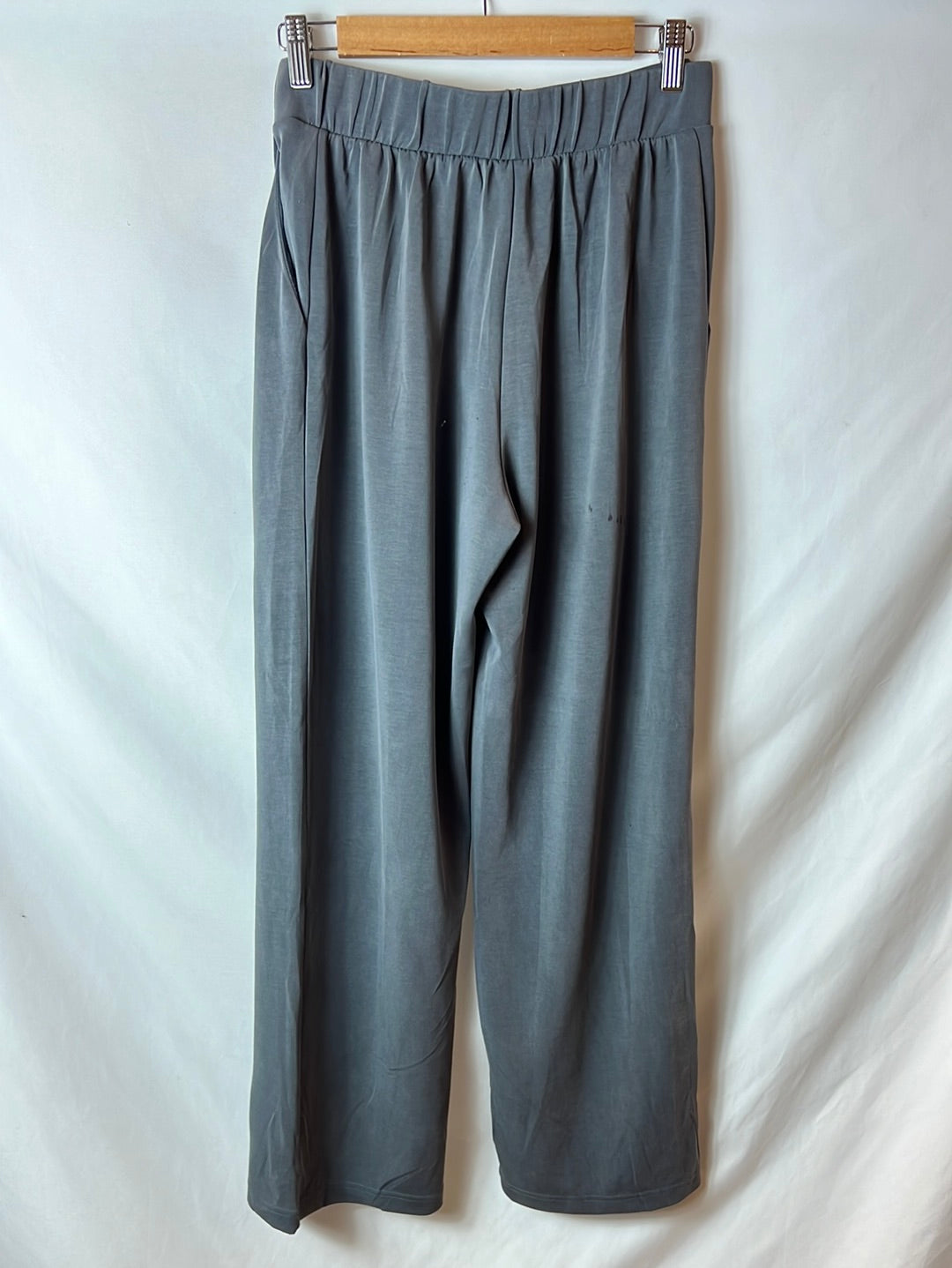 OYSHO.Pantalón gris fluido T.s