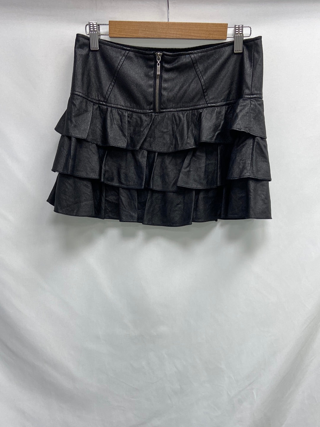 WHITE. Black ruffled skirt size 34