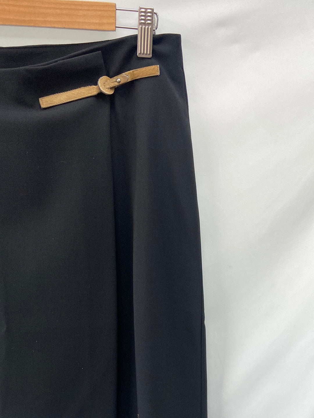 OTRAS.Falda negra cruzada T.40