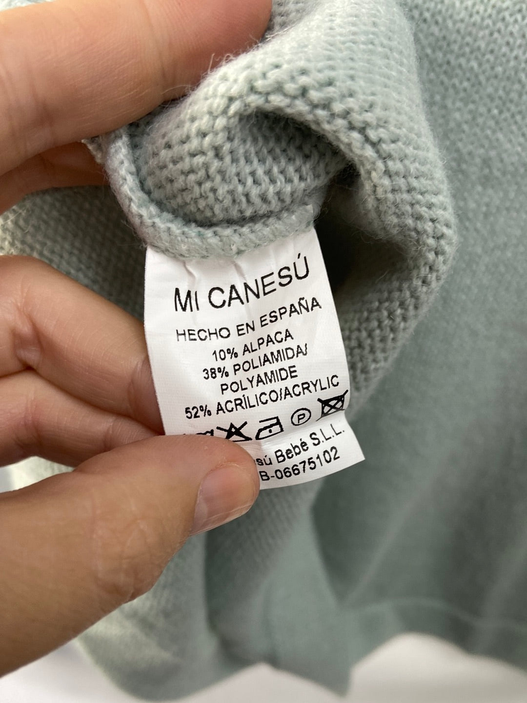 MI CANESÚ. Jersey verde pastel cuello troquelado T.m