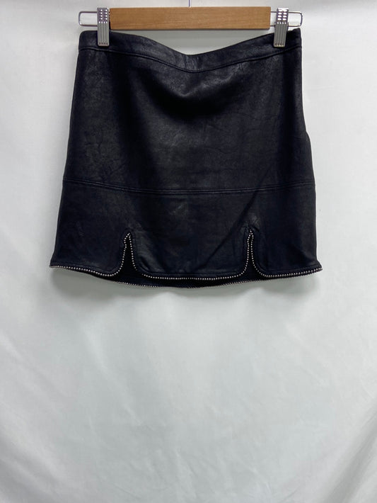 BERSHKA. Falda negra antelina T.s