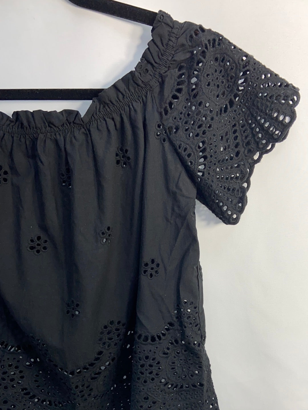 STRADIVARIUS. Top cuello barco troquelado T.M