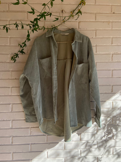 STRADIVARIUS. camisa/sobrecamisa pana verde T.m