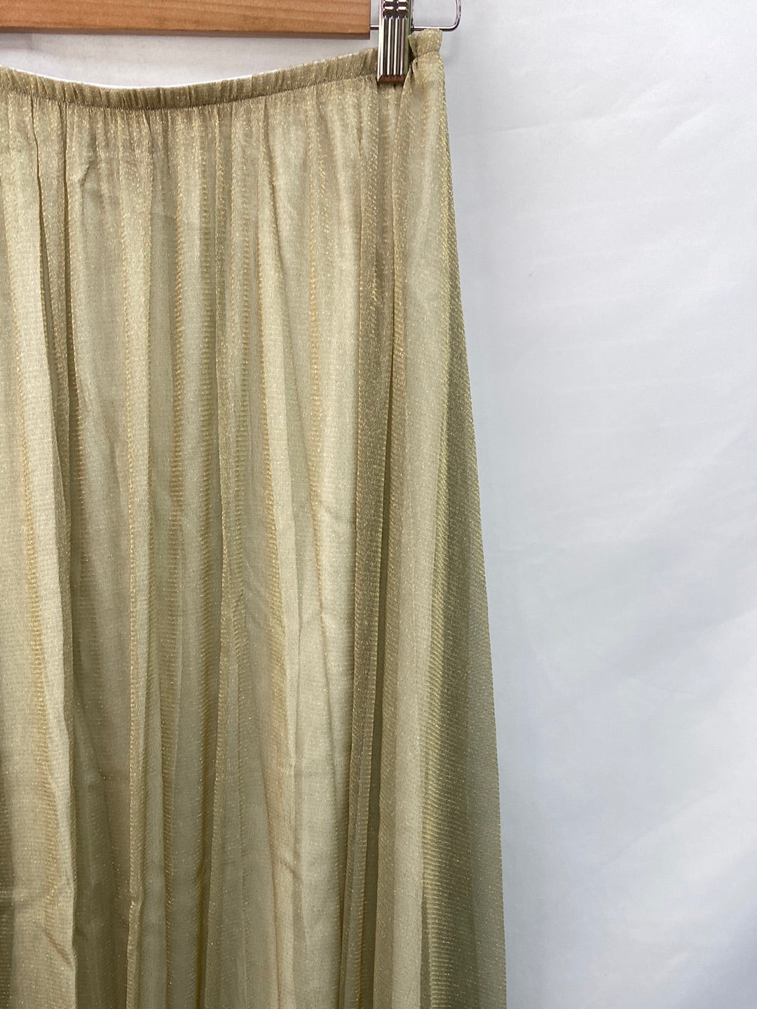 BY CLÉA. Falda midi  dorada tull (36/38 y 40/42)