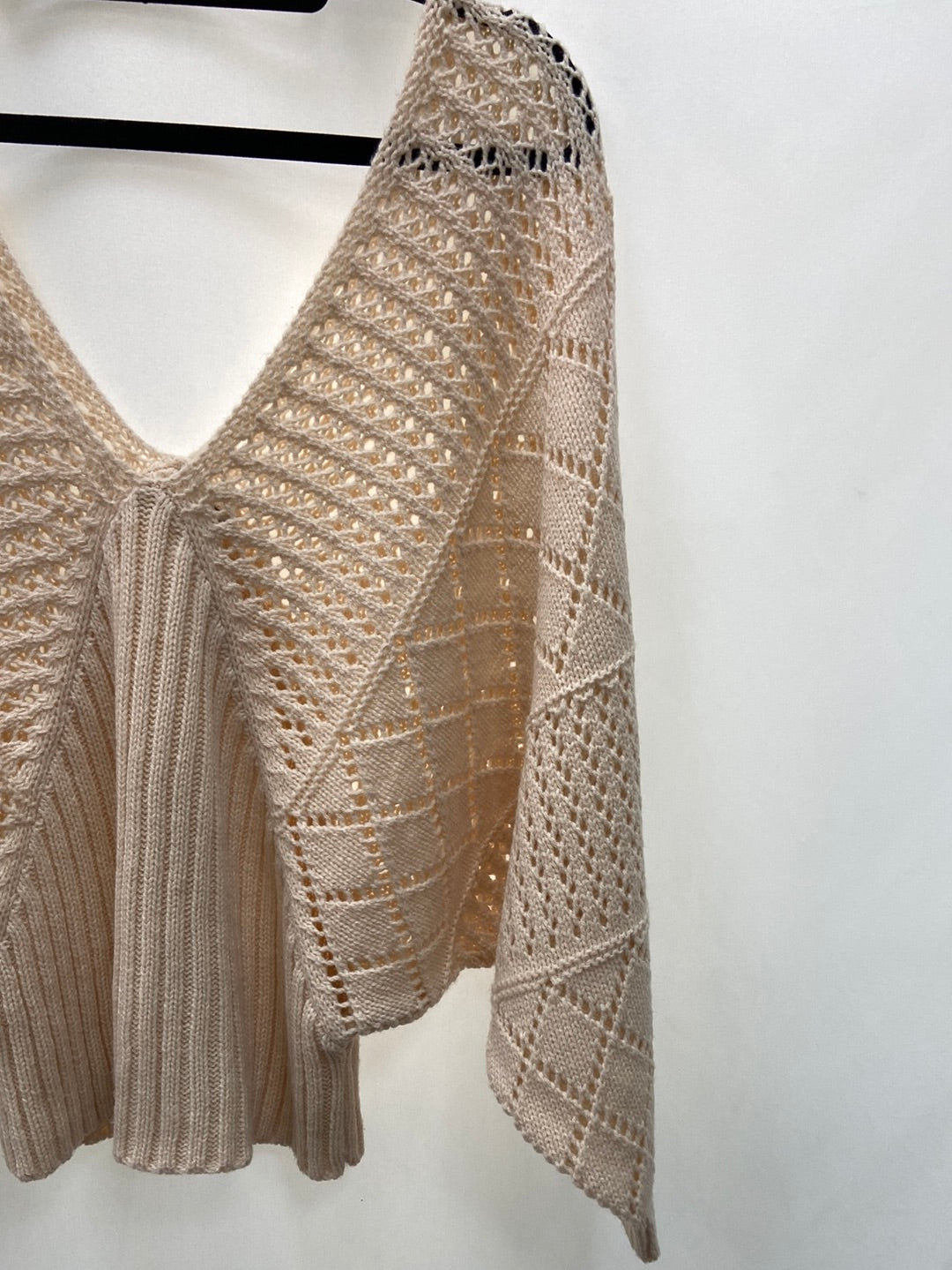LUSH. Beige crochet sweater TM