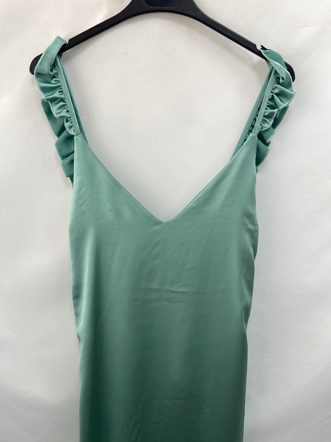 BY CLÉA.Vestido largo verde agua satinado (36,38)