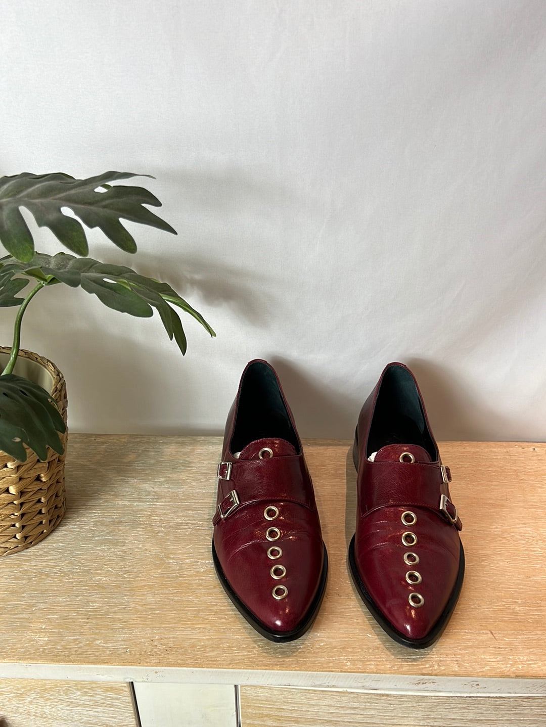 MICUIR. Burgundy buckle shoes, size 39