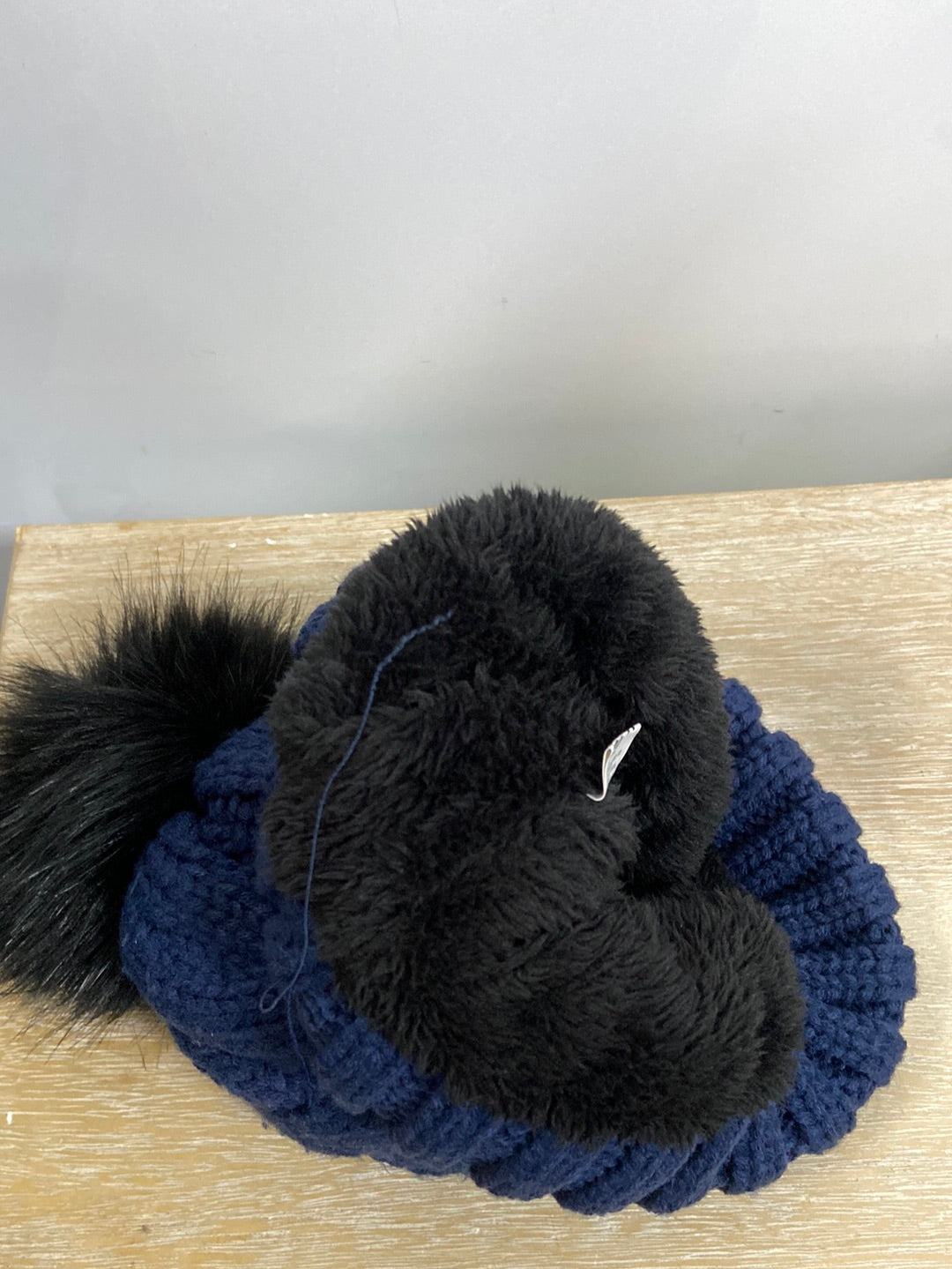 OTRAS.Gorro lana azul pompón