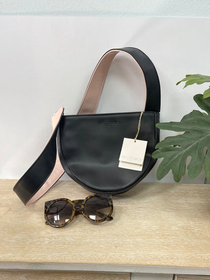 MUS&BOMBON. Bolso negro ovalado