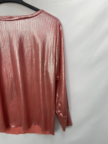 OTHERS. Bright pink TS top