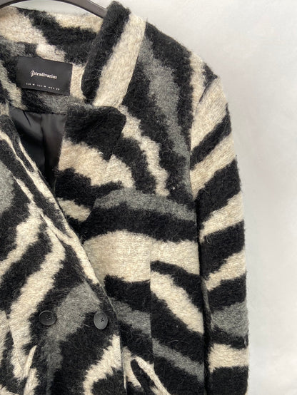 STRADIVARIUS.Abrigo cruzado cebra T.M