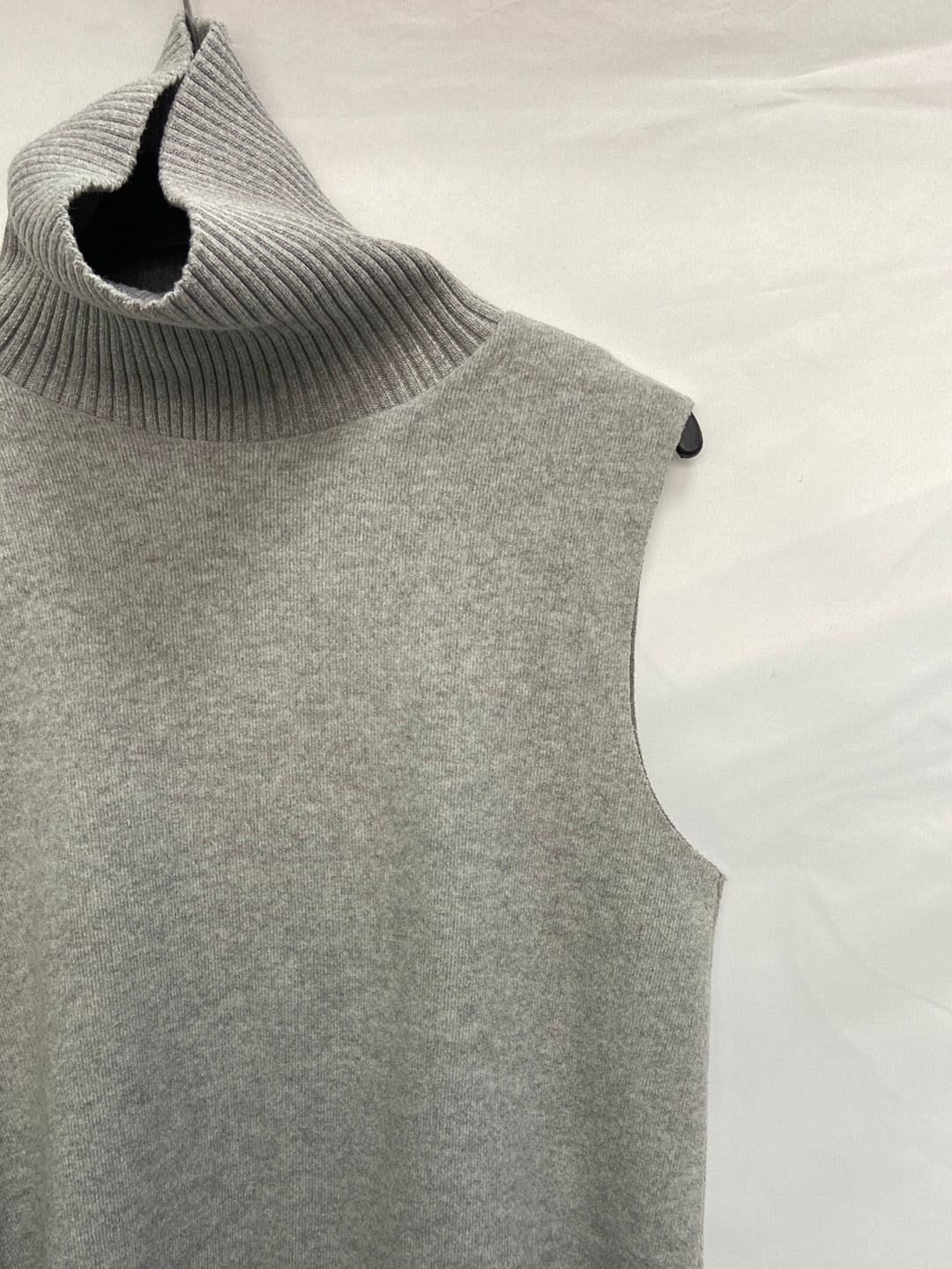 ZARA.Jersey gris sin mangas T.M