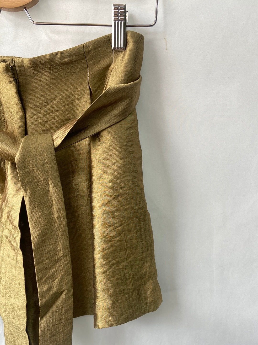 ZARA.Shorts verdes satinados  T.XS