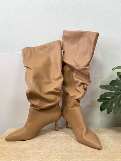 STRADIVARIUS.Botas altas beiges T.38