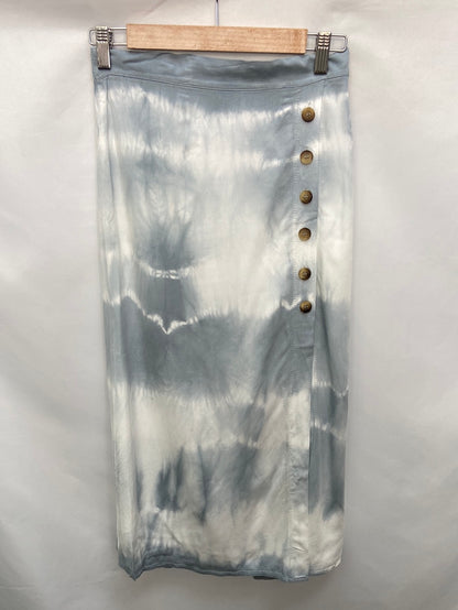 OTRAS.Falda midi tie dye botones T.s