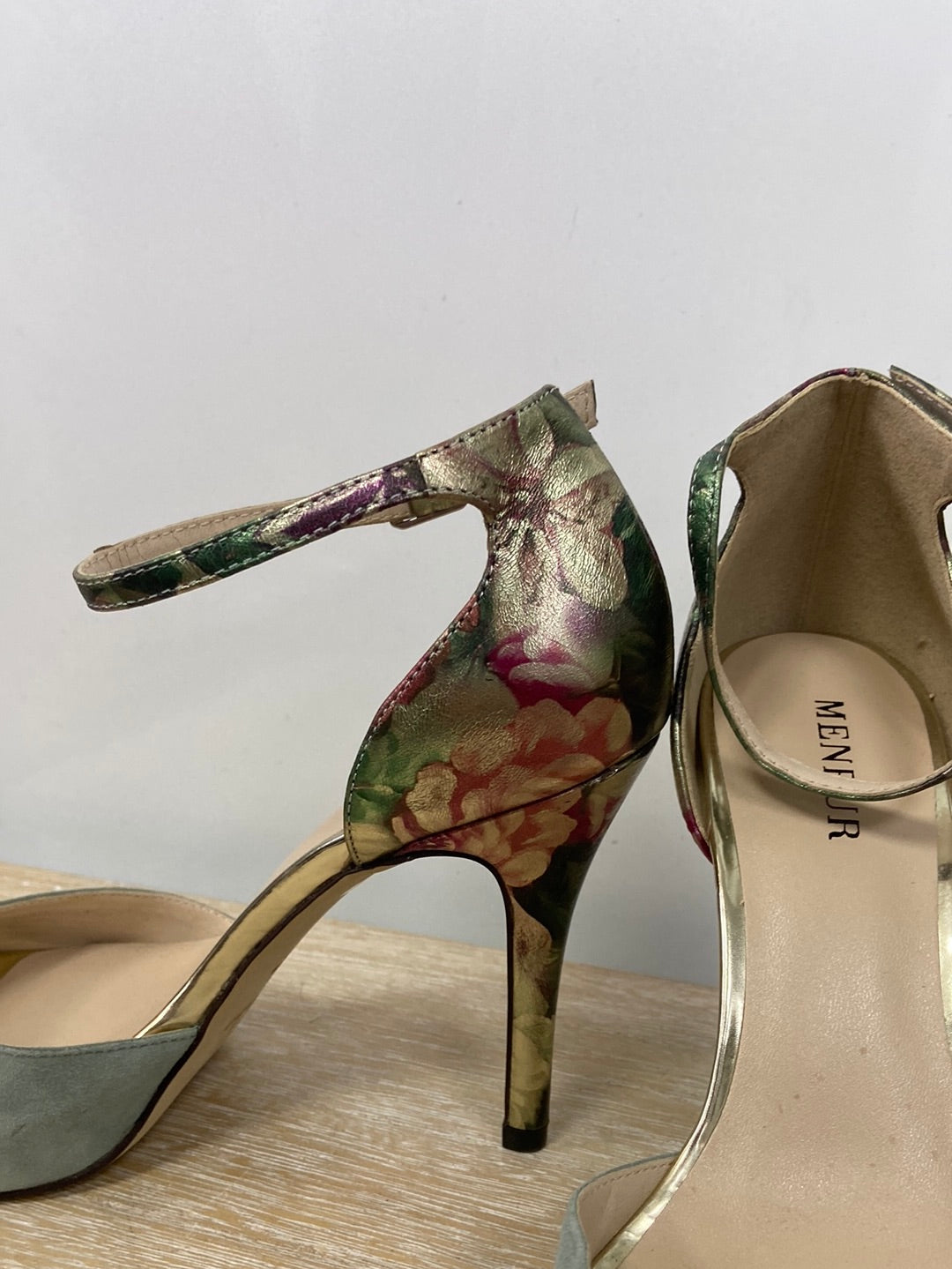 MENBUR.Multicolor heels size 37