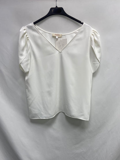 WHITE&amp;ONE. White short-sleeved blouse S.38 (Tara)