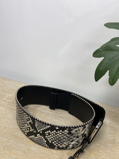 H&amp;M. Snake Belt