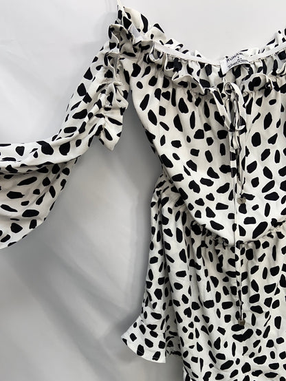 RUNAWAY.Mono blanco y negro con mangas T.s